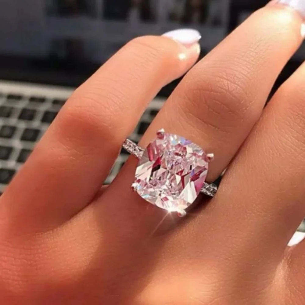 New 18k White Gold 8 Carat Solitare Engagement  Ring - Picture 4 of 4